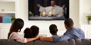 Funzioni religiose on line: salvezza e dannazione della fede odierna