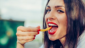 GIRL, EATING, CHIPS