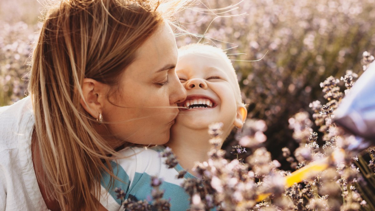 YOUNG MOTHER, LITTLE KID,