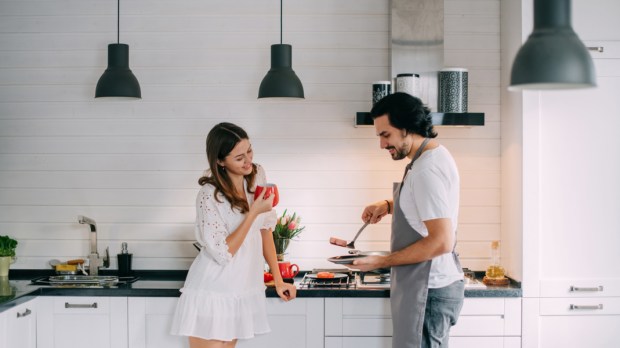 COUPLE COOKING