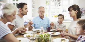 Benedizione pasquale: la può fare il capo famiglia al posto del prete