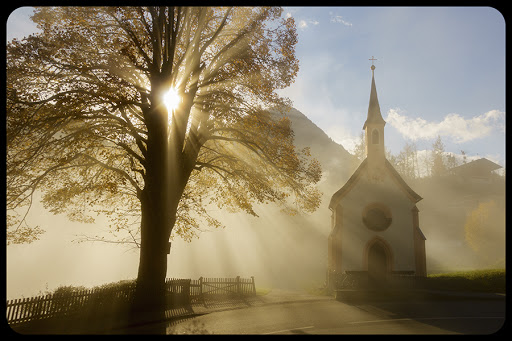Chapel in the morning light – © Paul / Shutterstock