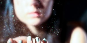 Le persone che pregano brillano di una luce diversa?