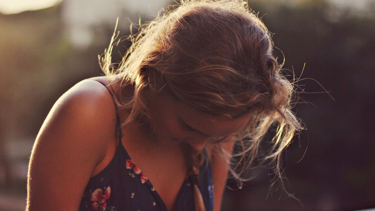 WEB-HUMILITY-PRAY-WOMAN-GIRL-lauren rushing-CC