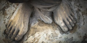Maria cosparge di profumo i piedi di Gesù: l’amore vero sembra sempre uno spreco!