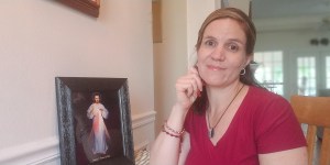 L’impresa di questa donna: far recitare 20 miliardi di Coroncine della Divina Misericordia per i morenti