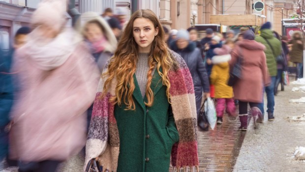 WOMAN, CROWD, WALK