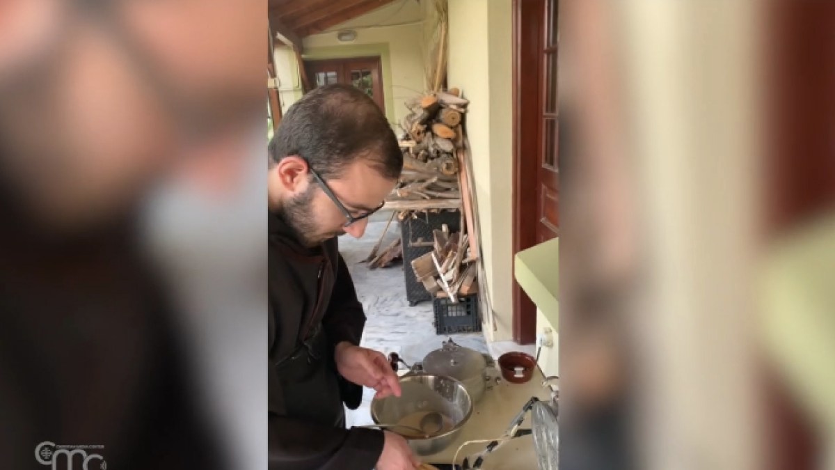 preparazione-ostie-frati-rodi.jpg