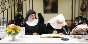 Monaca di clausura, vedova e madre di 5 figli religiosi
