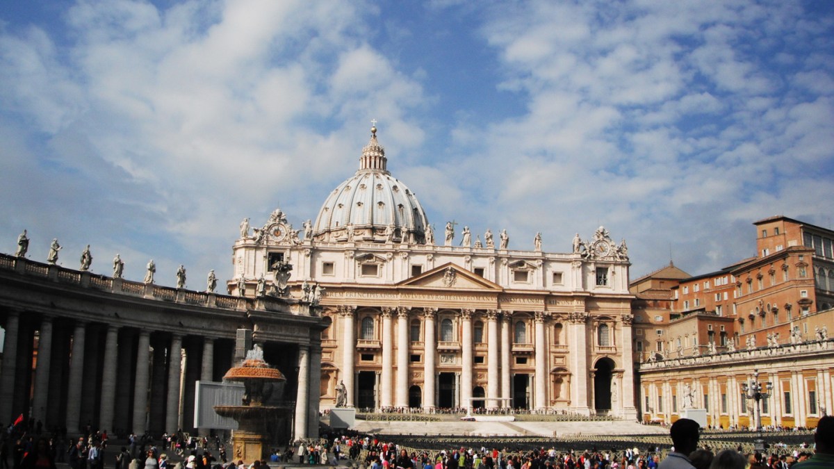web-basilica-de-san-pedro-manuel-ch_vez-r-cc.jpg