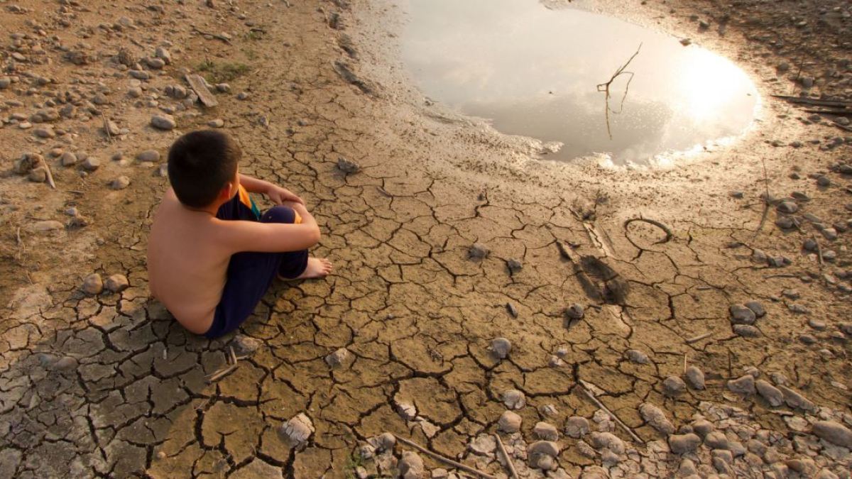 web-climate-change-desert-water-shutterstock-piyaset-ai.jpg