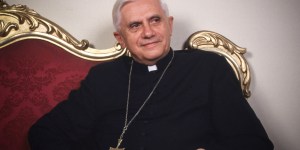 Chiesa e abusi: l’attacco finale a Ratzinger