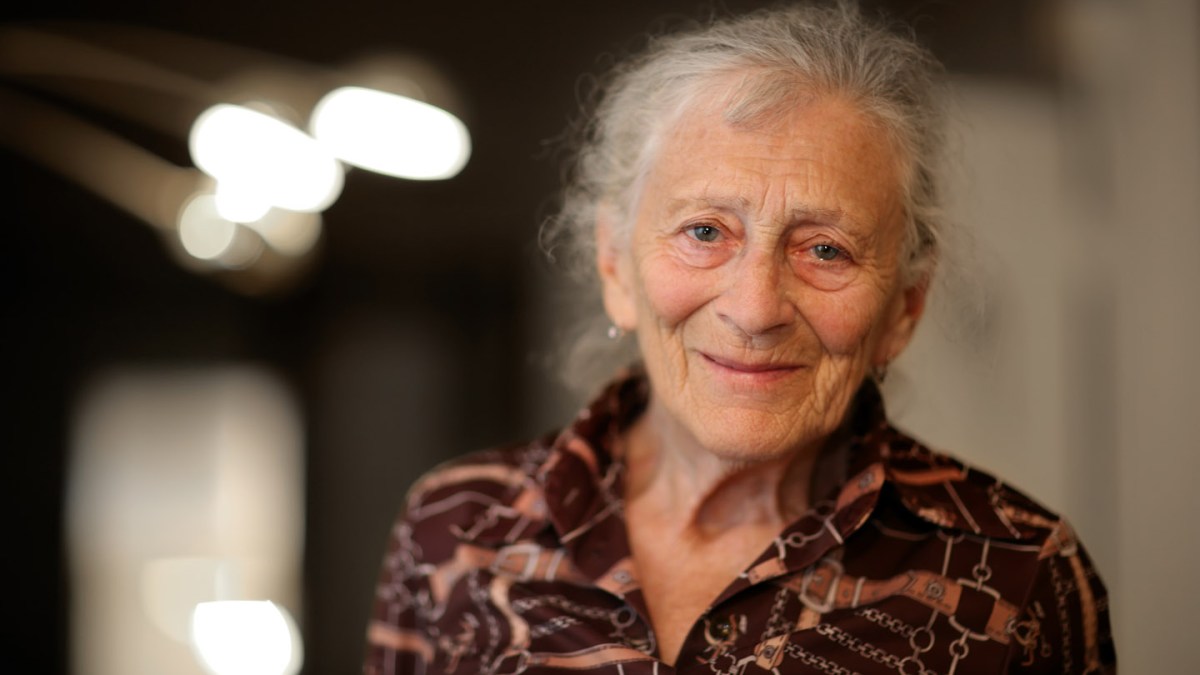 web-old-woman-portrait-shutterstock_8716756-logoboom-ai.jpg
