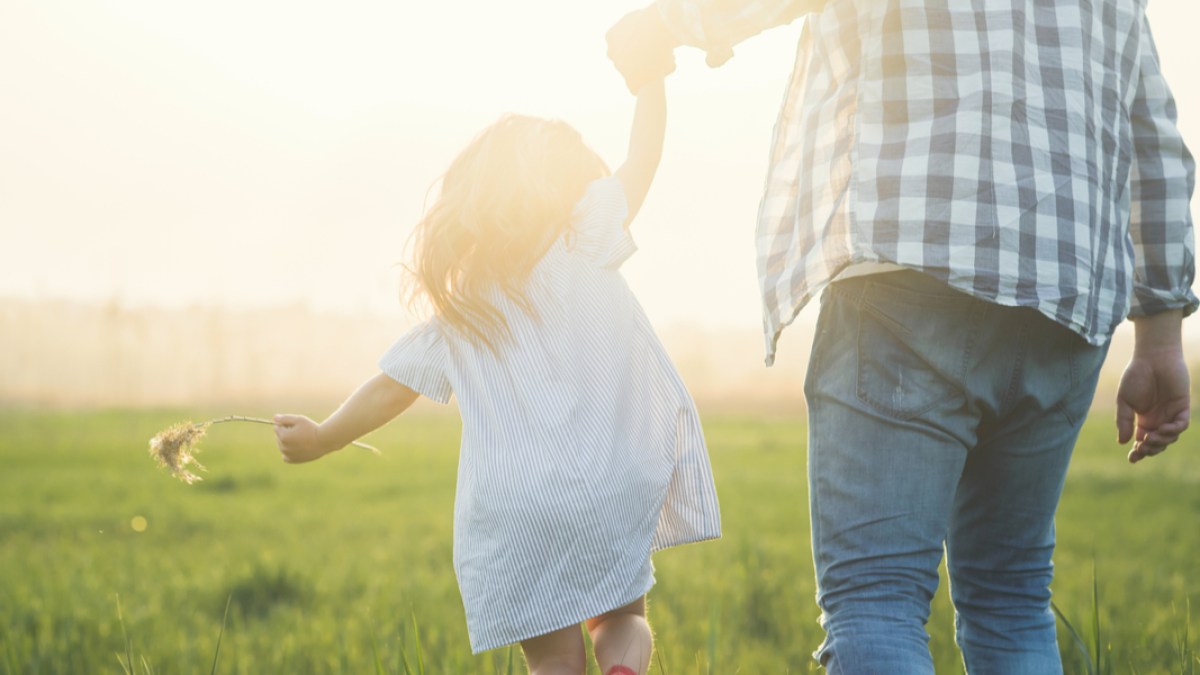 FATHER, DAUGTHER, WALK