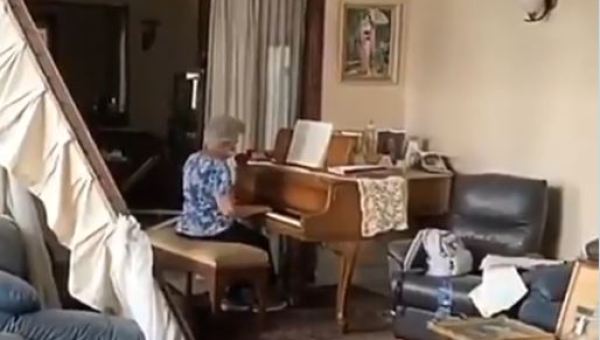 WEB3-ELDERLY-WOMAN-PLAY-PIANO-BERIUT-Twitter.jpg