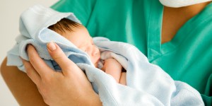 Infermiera licenziata perché contraria all’aborto? La Giustizia ordina il risarcimento