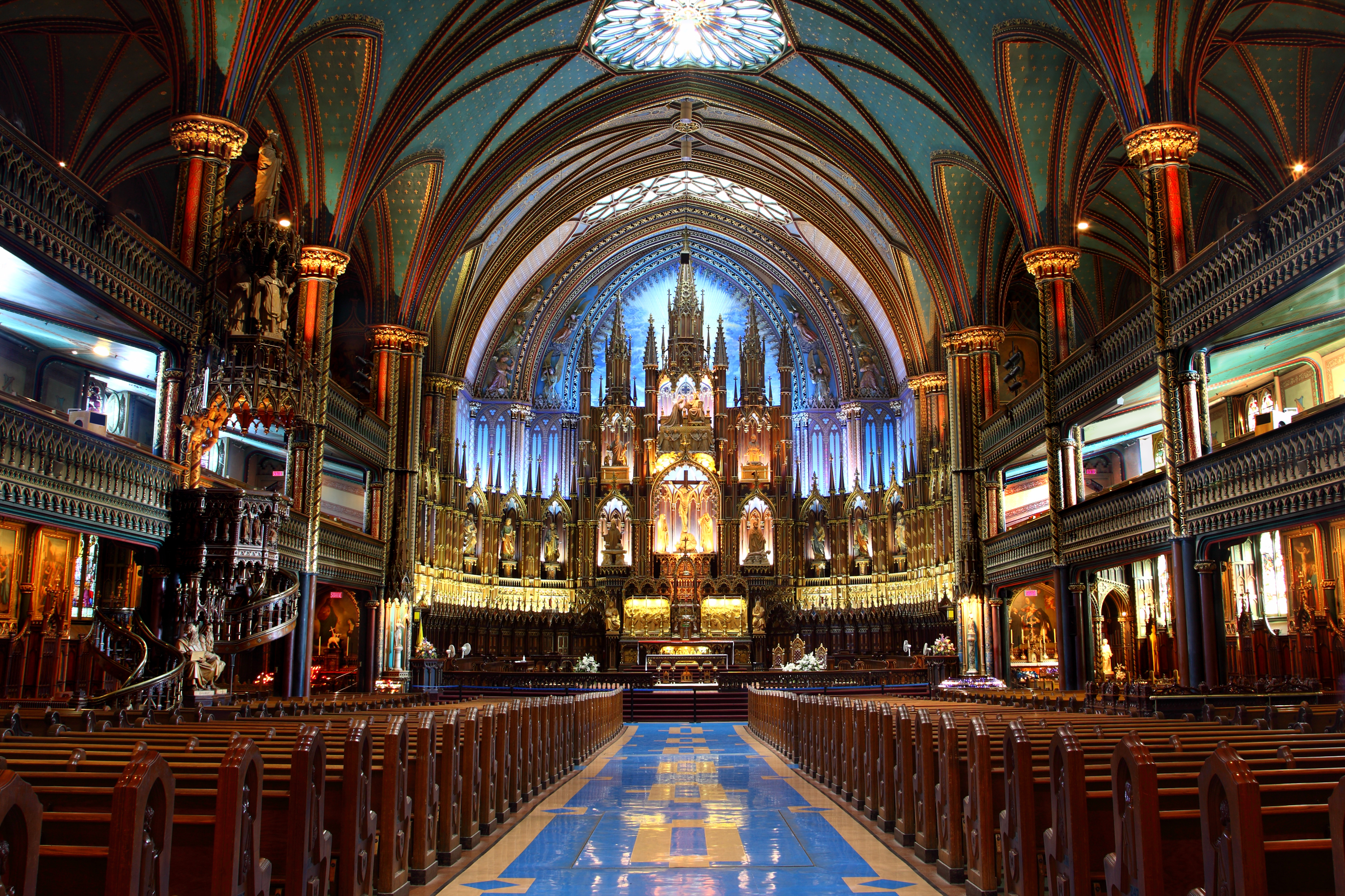 MONTREAL-CANADA-QUEBEC-CATHEDRAL-CHURCH-shutterstock_170522852.jpg