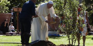 Il Papa: non c’è ecologia senza equità, lottiamo contro il degrado