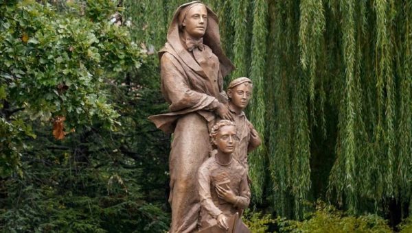 WEB2-STATUE-CABRINI-TWITTER