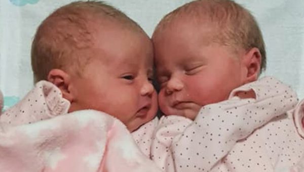 Due gemelle nascono in Irlanda
