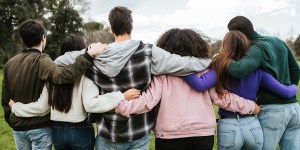 Si può veramente vivere da “Fratelli tutti”? Undici intellettuali ne discutono
