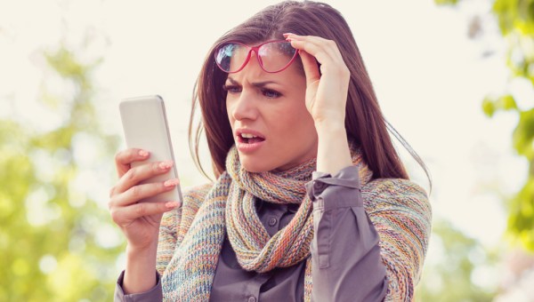 WOMAN LOOKING AT PHONE CONFUSED