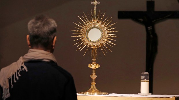 Adoration eucharistique Paray le Monial