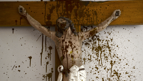 Gruppo indigeno vandalizza croce in Argentina