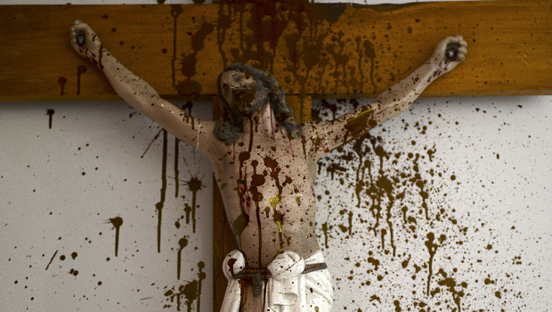 Gruppo indigeno vandalizza croce in Argentina