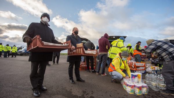 POMOC POLAKÓW DLA KIEROWCÓW NA LOTNISKU MANSTON
