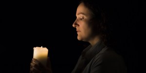 Come possono le candele benedette scacciare i demoni?