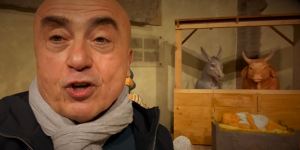 Paolo Cevoli e il suo &#8220;Buon Natale&#8221; in diretta dal presepe (VIDEO)