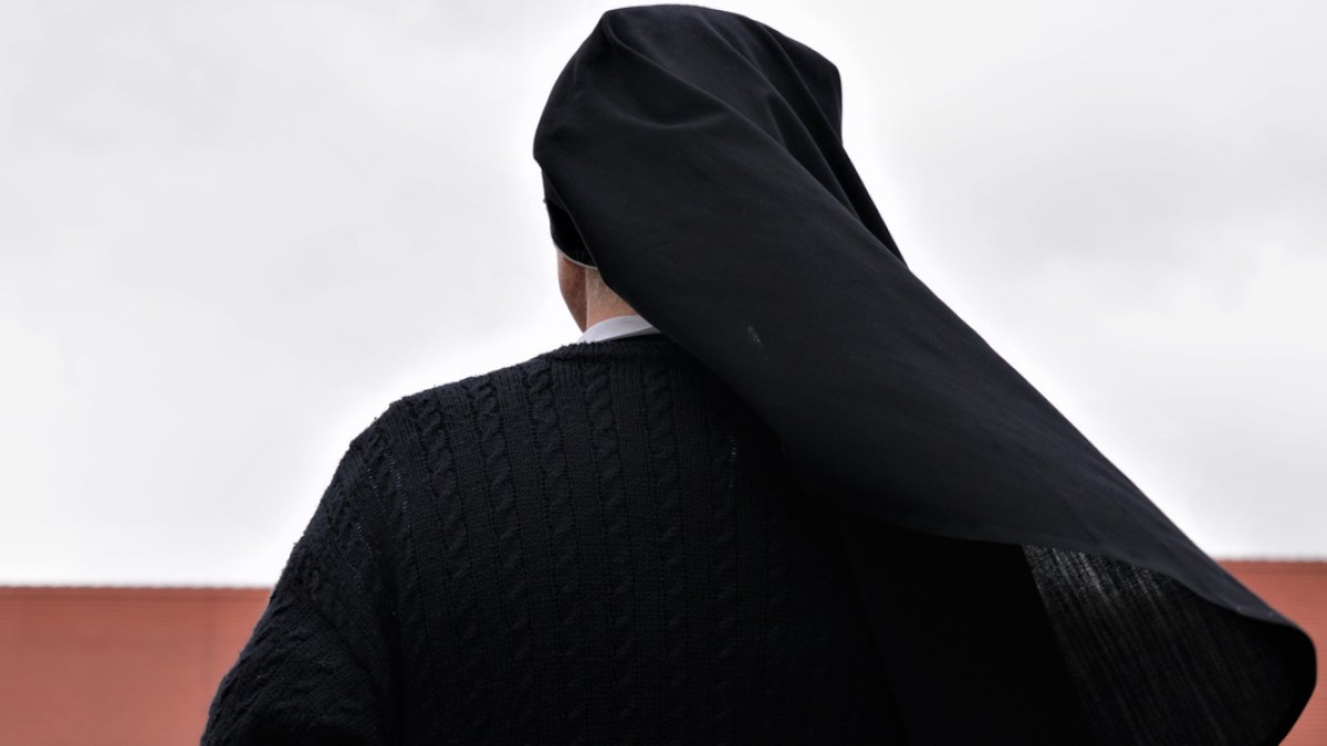 NUN,
