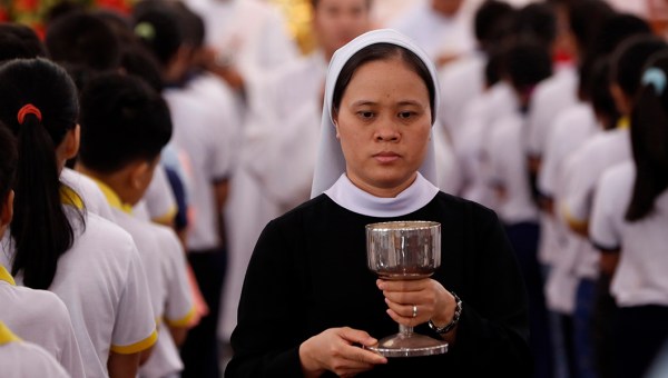 KOBIETY PRZY OŁTARZU