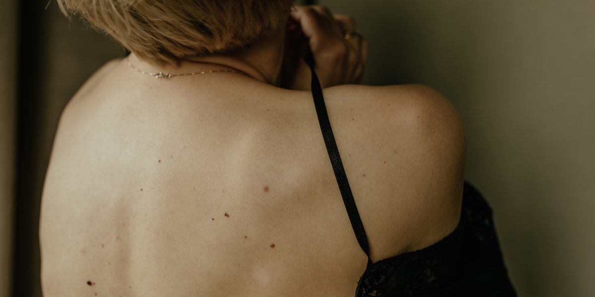 GIRL, UNDRESS