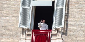 Il Papa: Gesù Buon Pastore ama tutti, anche chi frequenta poco le nostre comunità