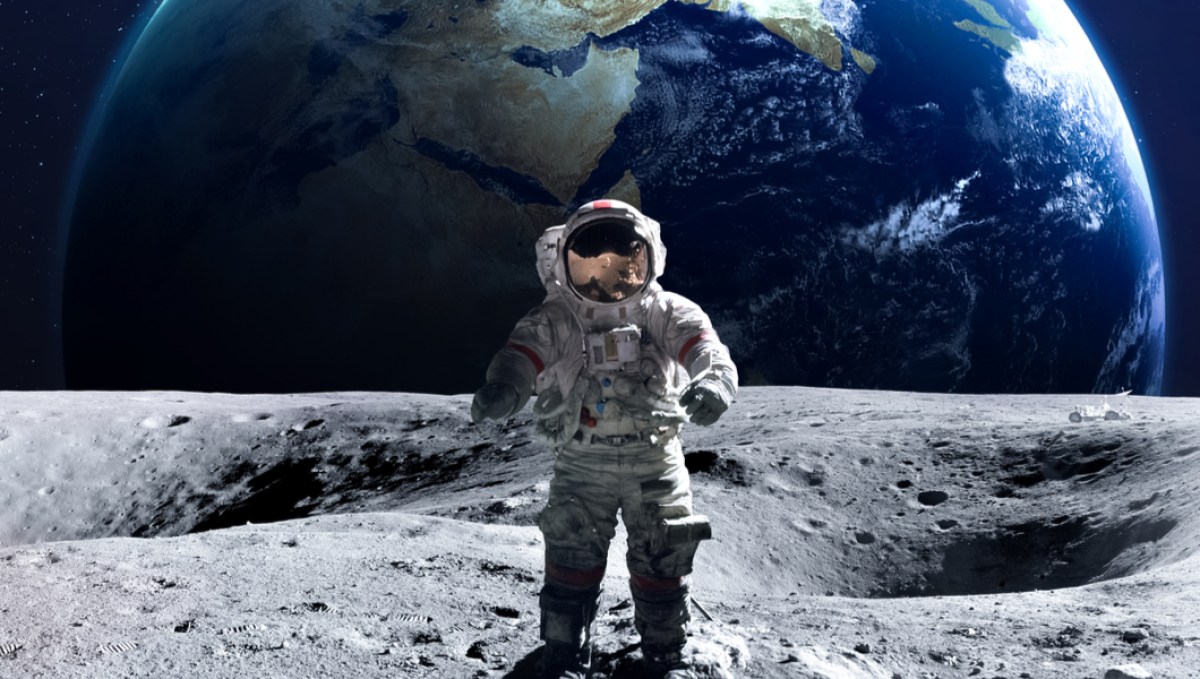 ASTRONAUT, MOON, EARTH
