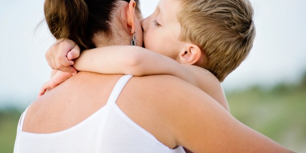 Mamma Si Suicida Insieme Al Figlio Ma Lo Salva Con L Ultimo Abbraccio