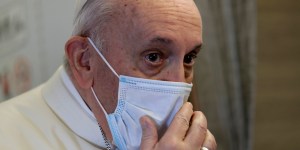 Il Papa: la paura può diventare un pericolo, io a Santa Marta per sconfiggerla