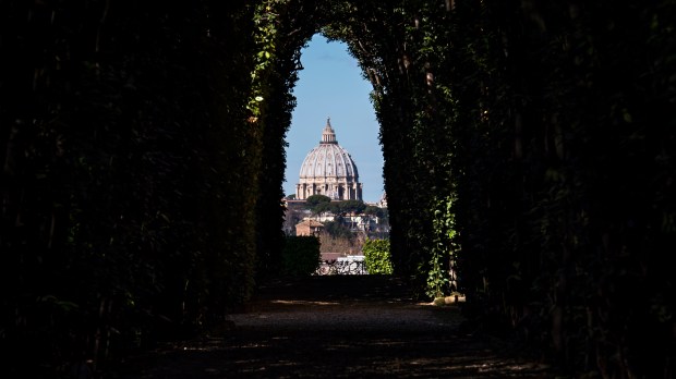 WEB2-St.-Peters-dome-Keyhole-Aventine-Hill-Antoine-Mekary-AM_3378.jpg