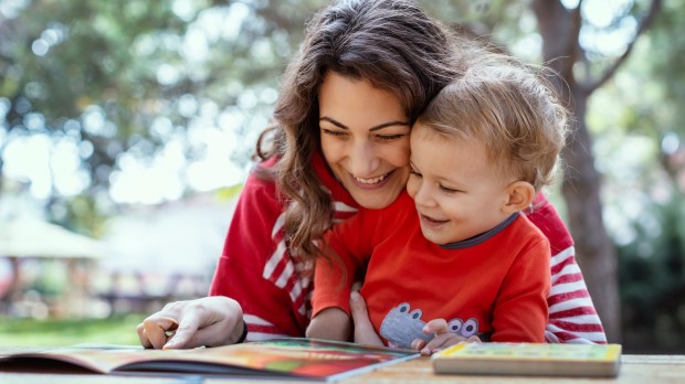 MOM READS BOOK,