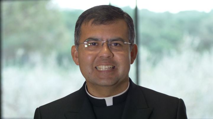 PADRE OYARZUN RETTORE REGINA APOSTOLORUM