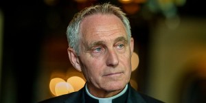 Mons. Gänswein: si pensava che Benedetto XVI sarebbe vissuto solo qualche mese dopo la rinuncia