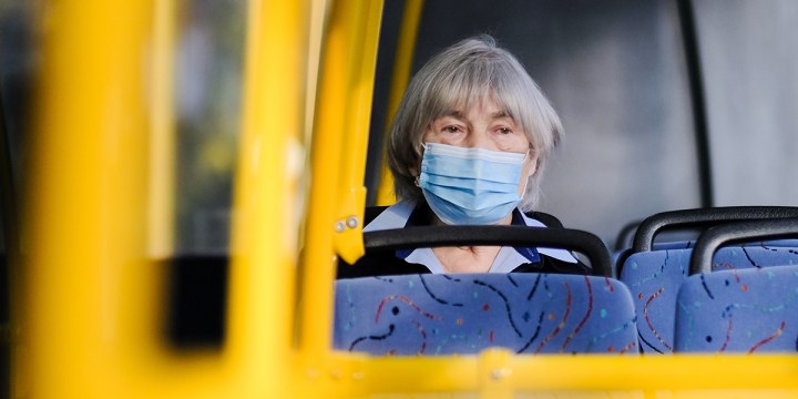 KOBIETA W AUTOBUSIE
