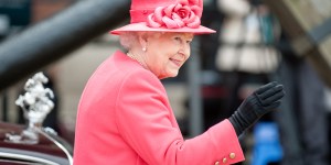 Buon compleanno Elisabetta, 95 anni e la corona ancora in testa