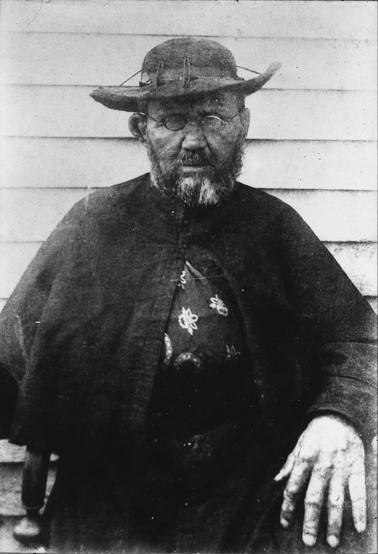 6_Father_Damien_photograph_by_William_Brigham.jpeg
