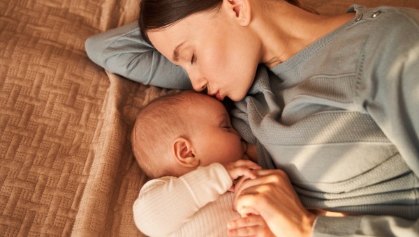 MUM, KISS, BREASTFEED