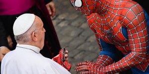 Se Spiderman va ad ascoltare papa Francesco