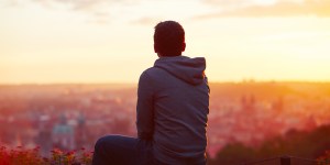 Una nuova iniziativa cerca di confortare chi ha perso una persona cara a causa del suicidio