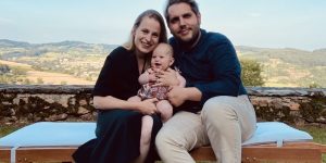 Sconvolti da quattro aborti spontanei. Poi il pellegrinaggio e l’arrivo della “bambina-miracolo”